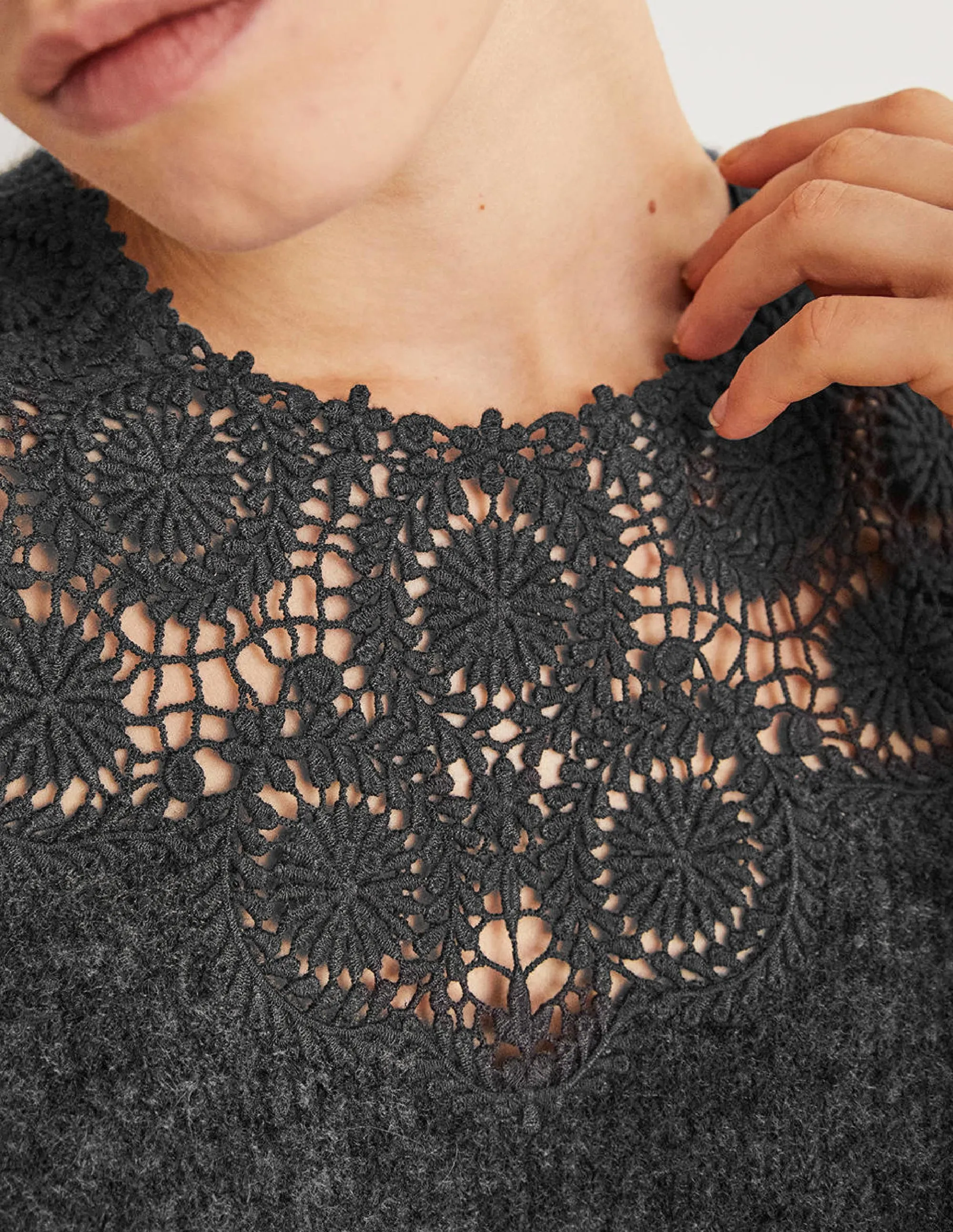 Detail Fluffy Jumper-Charcoal Melange Embroidery