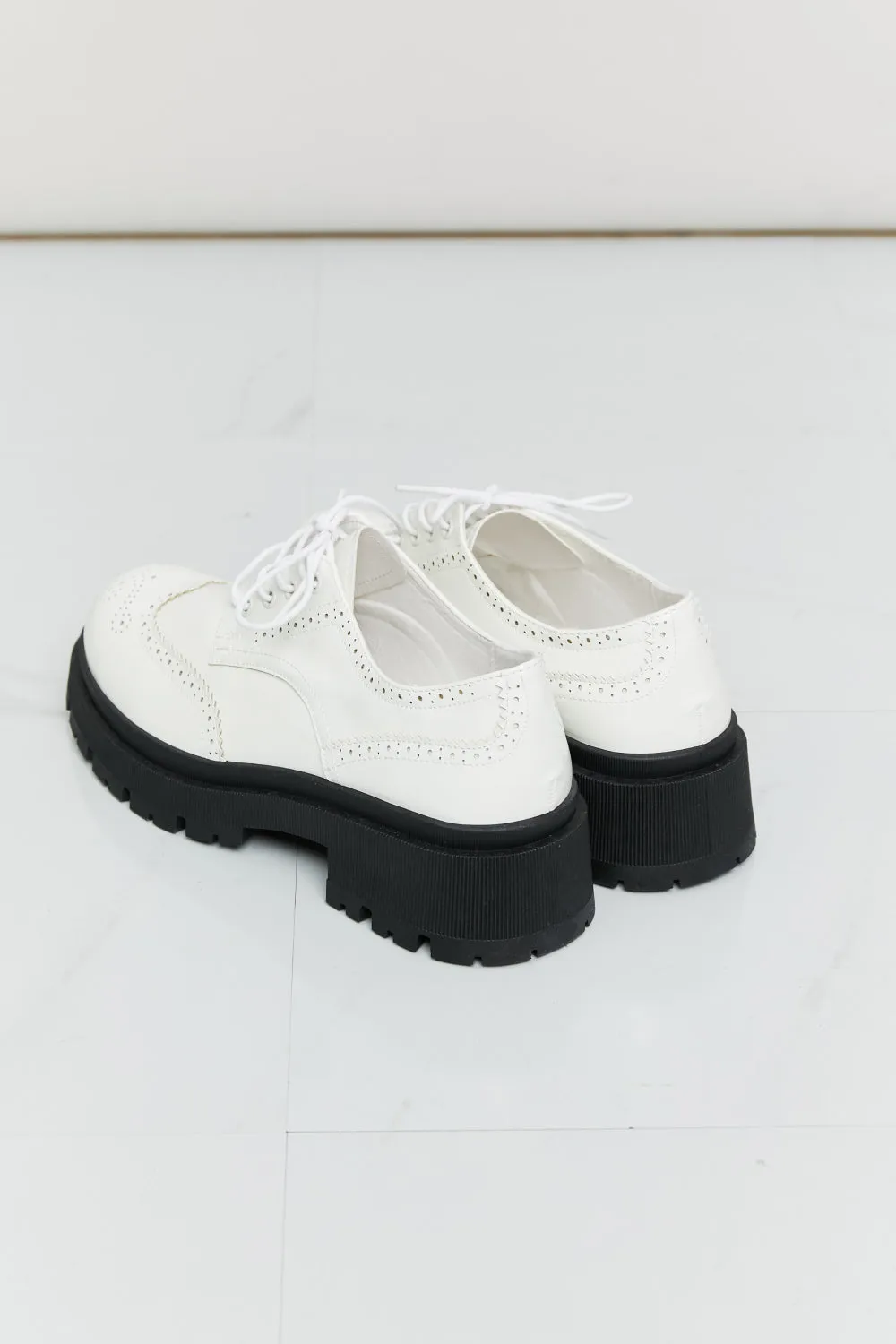 LAST ONE sz 6 White Wingtip Lace Up Loafers