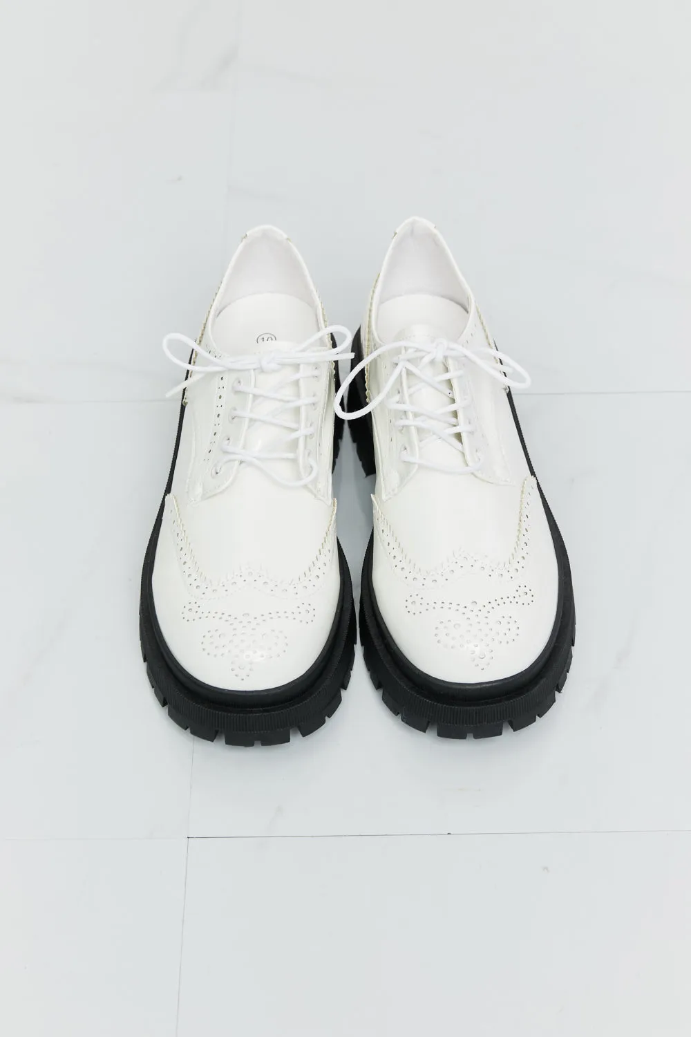 LAST ONE sz 6 White Wingtip Lace Up Loafers