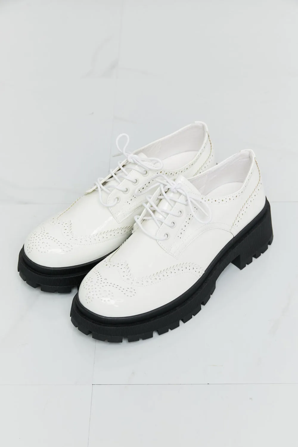 LAST ONE sz 6 White Wingtip Lace Up Loafers