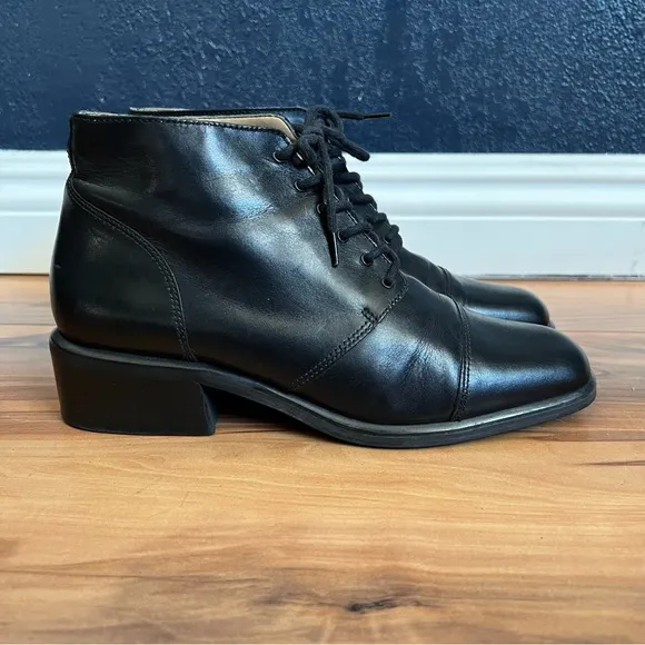 Sz7.5 Vintage Nine West Black Lace up Leather Boots