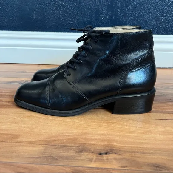 Sz7.5 Vintage Nine West Black Lace up Leather Boots